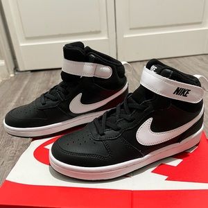 Boys court mid 2 nikes